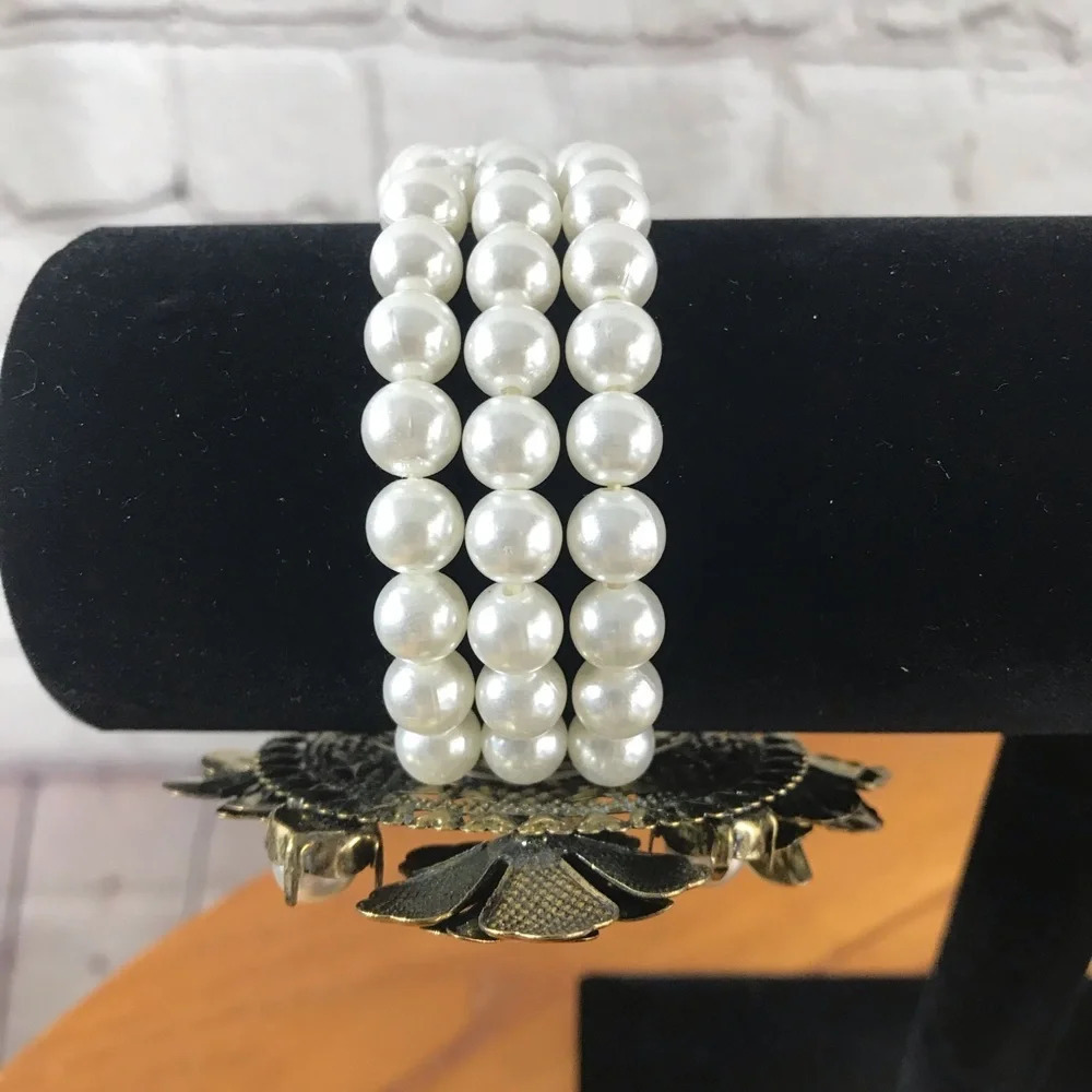 Faux Pearl Gold Tone Rhinestone Fashion Bracelet - New with Tag - Picture 4 of 5